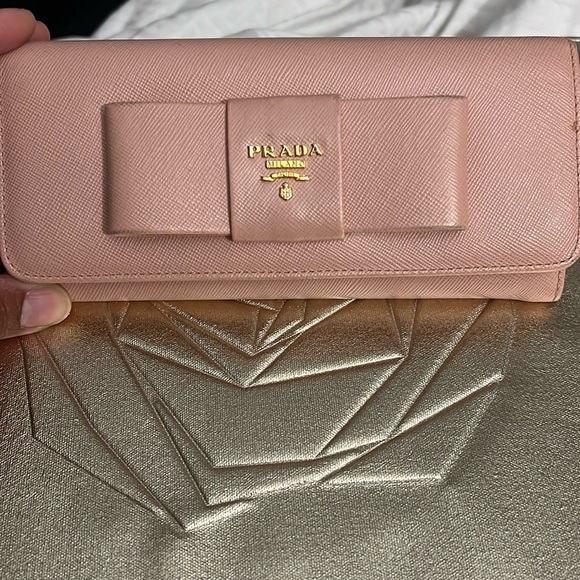 Prada Saffiano Wallet preloved good condition minor coin residue on main pouch - Picture 1 of 6